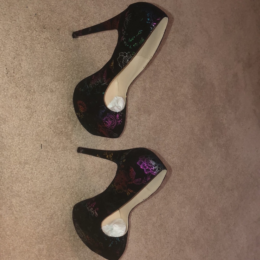 Heels - Picture 4 of 8
